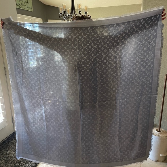 Louis Vuitton Shawl - Picture 7 of 8